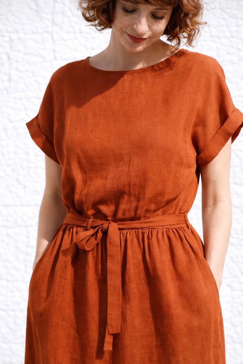 Robe midi terracotta à manche courte