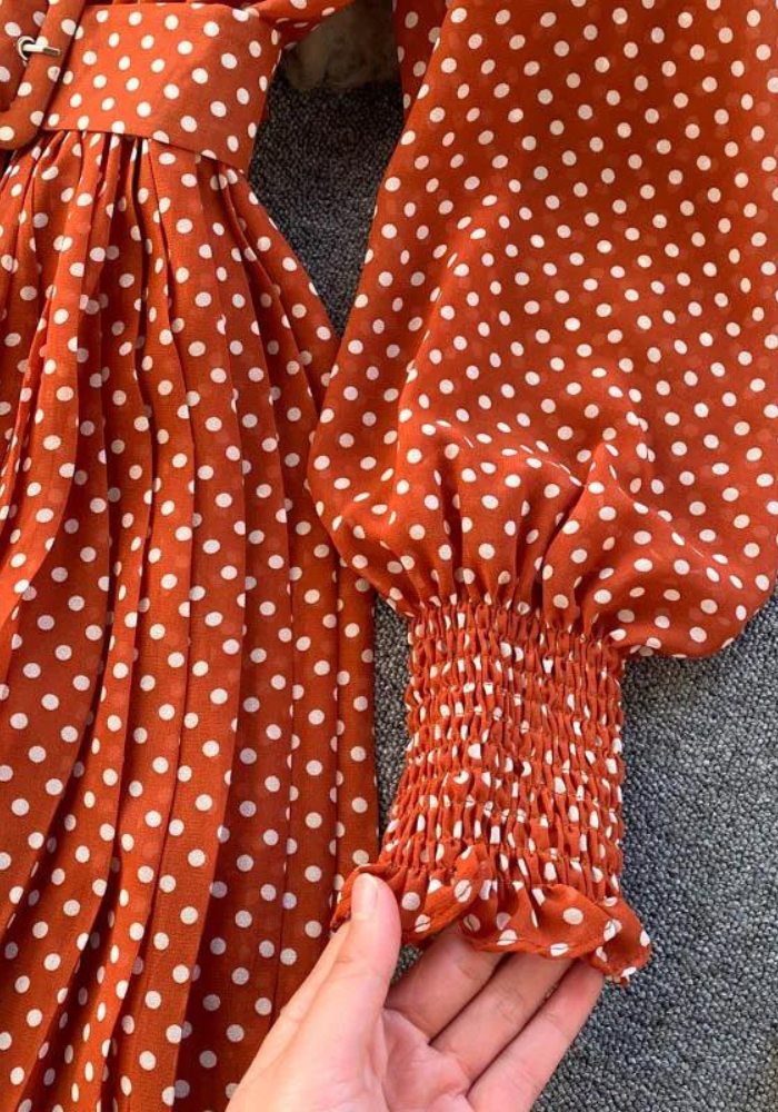 Robe rétro terracotta à pois manche